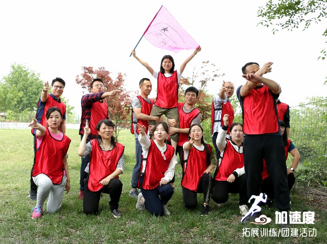 某社區(qū)黨委“不忘初心，牢記使命”黨建學(xué)習(xí)拓展活動(dòng)